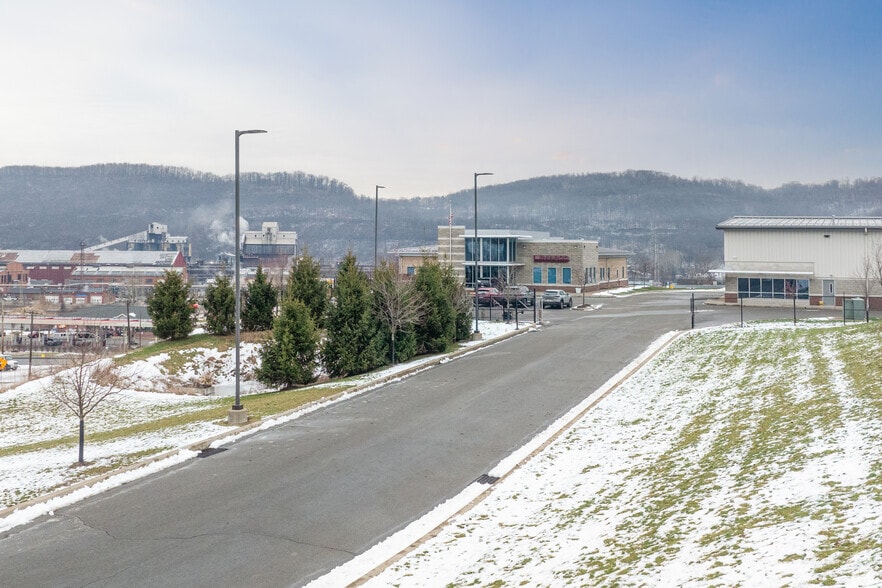 265 State St, Clairton, PA for lease - Building Photo - Image 3 of 4