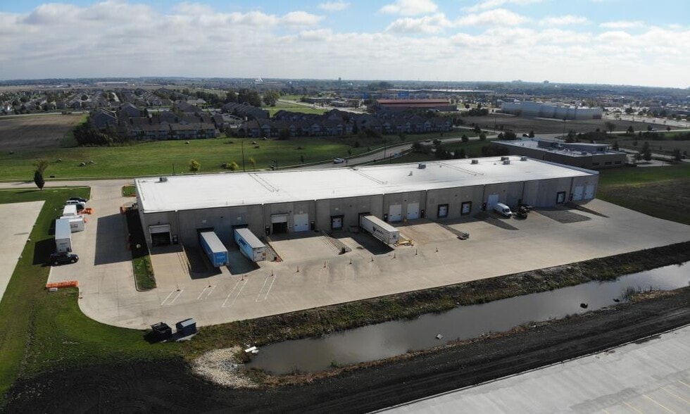 2901 Boardwalk Dr, Champaign, IL for lease - Building Photo - Image 3 of 3