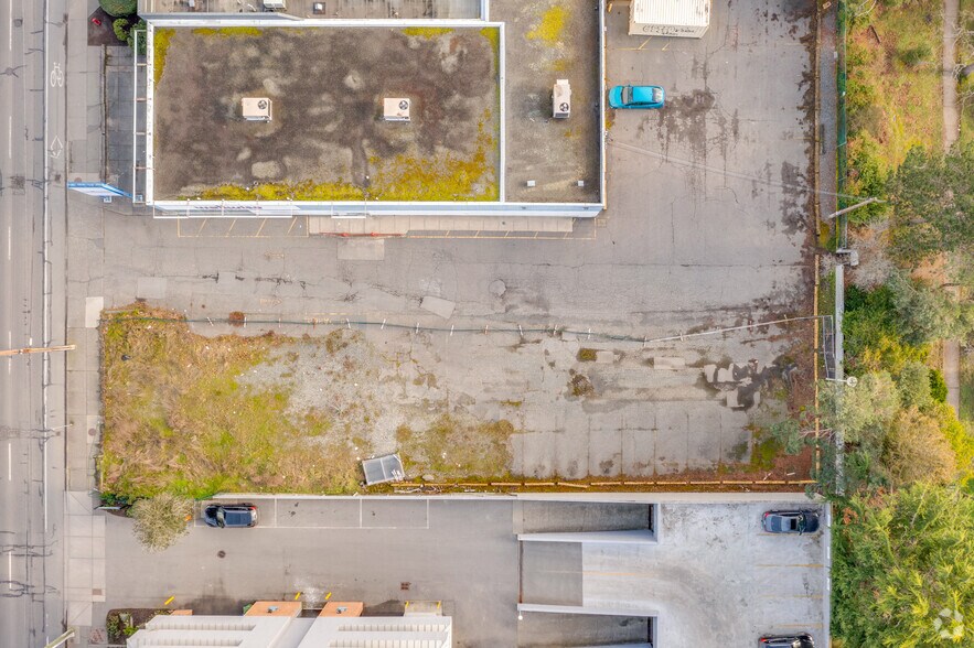 1555 Hillside Ave, Victoria, BC à vendre - Photo du bâtiment - Image 1 de 1