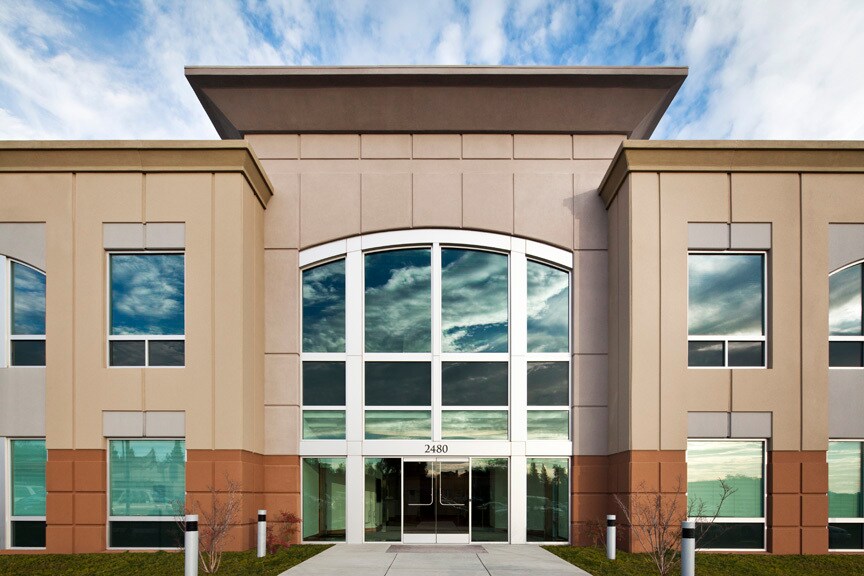 2480 Hilborn Rd, Fairfield, CA à louer Photo du bâtiment- Image 1 de 6