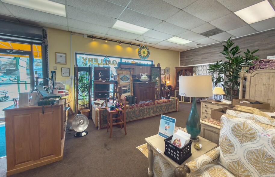 6712 Williamson Rd, Hollins, VA à vendre - Photo du bâtiment - Image 3 de 20