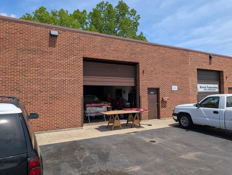 3210-3244 Wireton Rd, Blue Island, IL à louer - Photo du bâtiment - Image 2 de 3