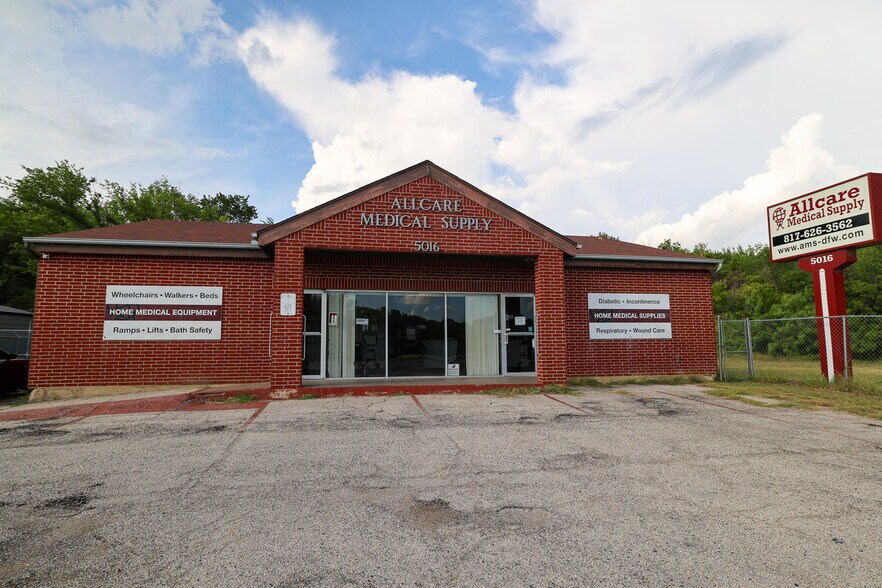 5016 Jacksboro Hwy, Fort Worth, TX à vendre - Photo du bâtiment - Image 2 de 17