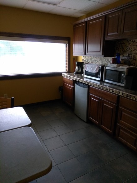 5706 Troost Ave, Kansas City, MO for sale - Interior Photo - Image 2 of 21