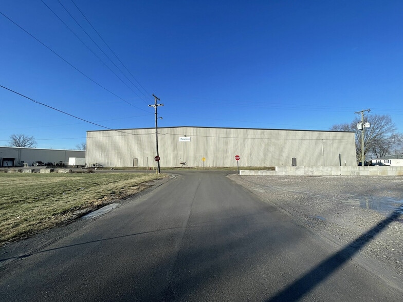 400 W Wall St, Paulding, OH à louer - Photo du bâtiment - Image 2 de 11