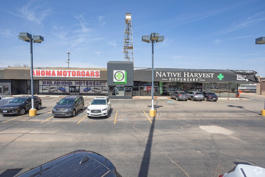 2505 W Main St, Norman, OK for lease - Building Photo - Image 3 of 6