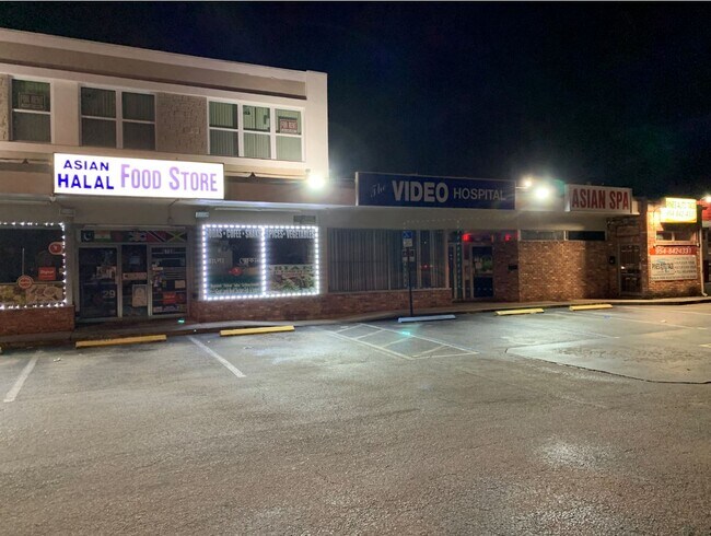 Plus de détails pour 6750-6790 Pines Blvd, Pembroke Pines, FL - Bureau/Commerce de détail à louer