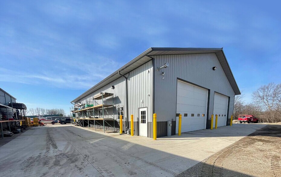 Industrial Buildings for Sale portefeuille de 2 propriétés à vendre sur LoopNet.ca - Photo du bâtiment - Image 3 de 9