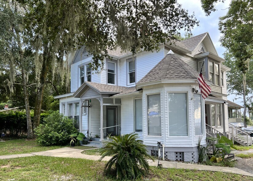 104 S Grove St, Eustis, FL à vendre - Photo du bâtiment - Image 2 de 9