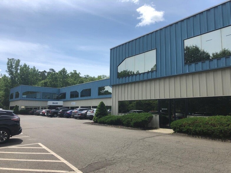 23 Francis J. Clarke Cir, Bethel, CT for lease - Building Photo - Image 2 of 4