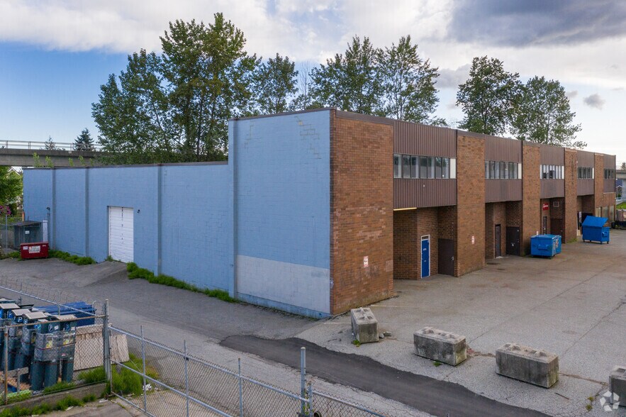 6976-6984 Palm Av, Burnaby, BC à louer - Photo du bâtiment - Image 3 de 9