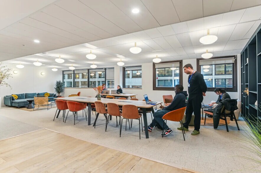 140 Rue Victor Hugo, Levallois-Perret à louer - Photo du bâtiment - Image 3 de 6