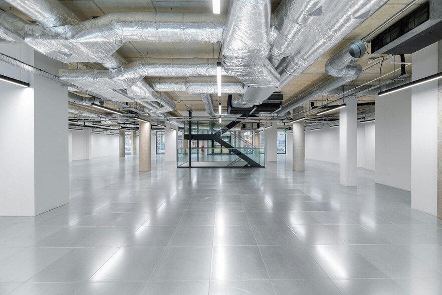 18-20 Crimscott St, London for lease - Building Photo - Image 2 of 40