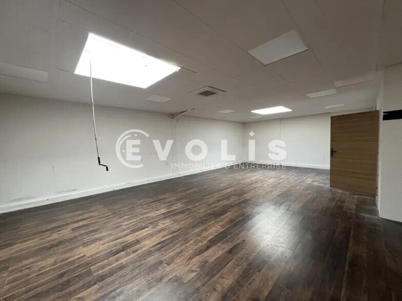 Office in Neuilly-sur-Marne for lease - Interior Photo - Image 1 of 13