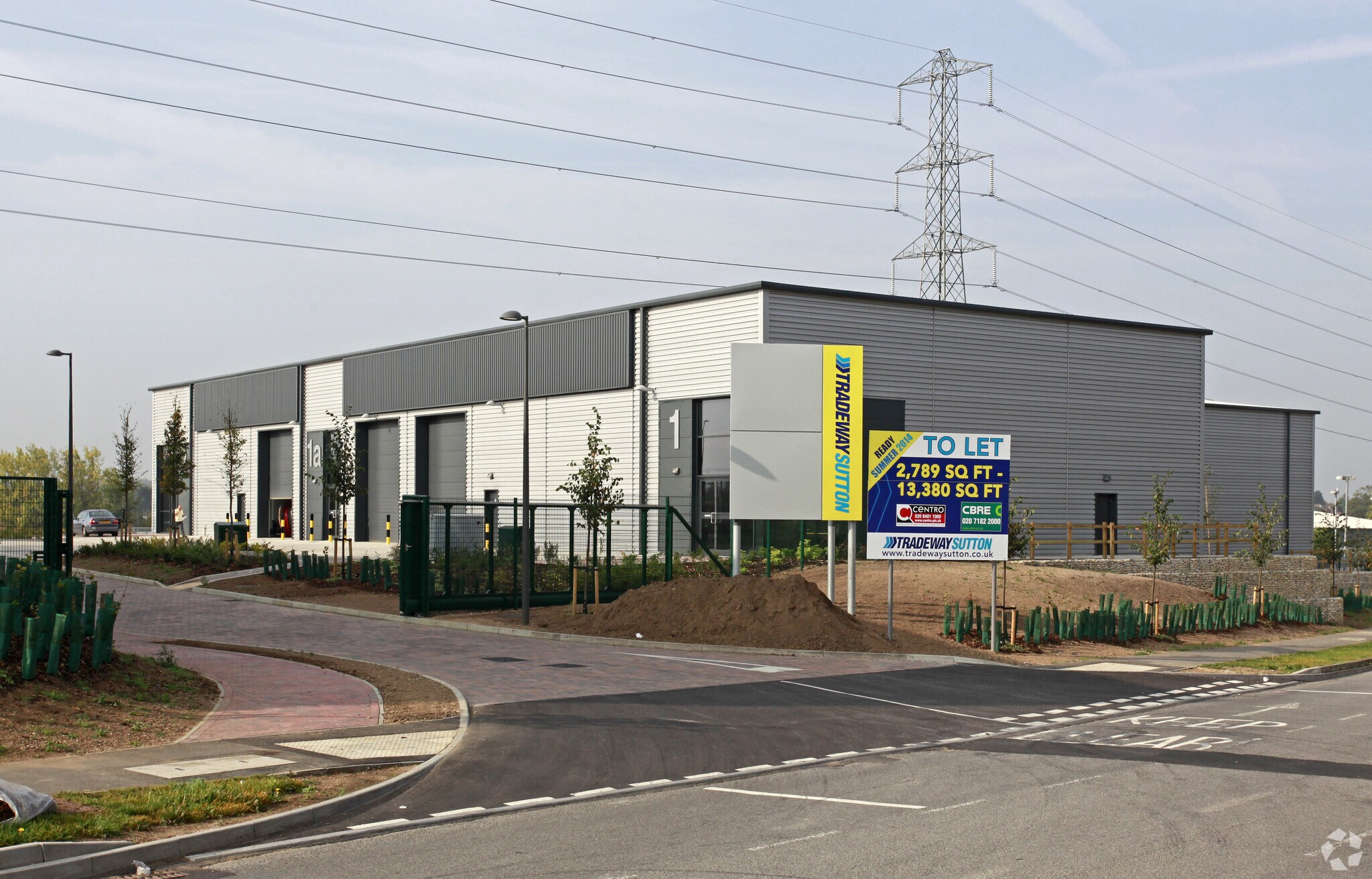 2 Tradeway Sutton Kimpton Rd, Sutton à louer Photo principale- Image 1 de 7