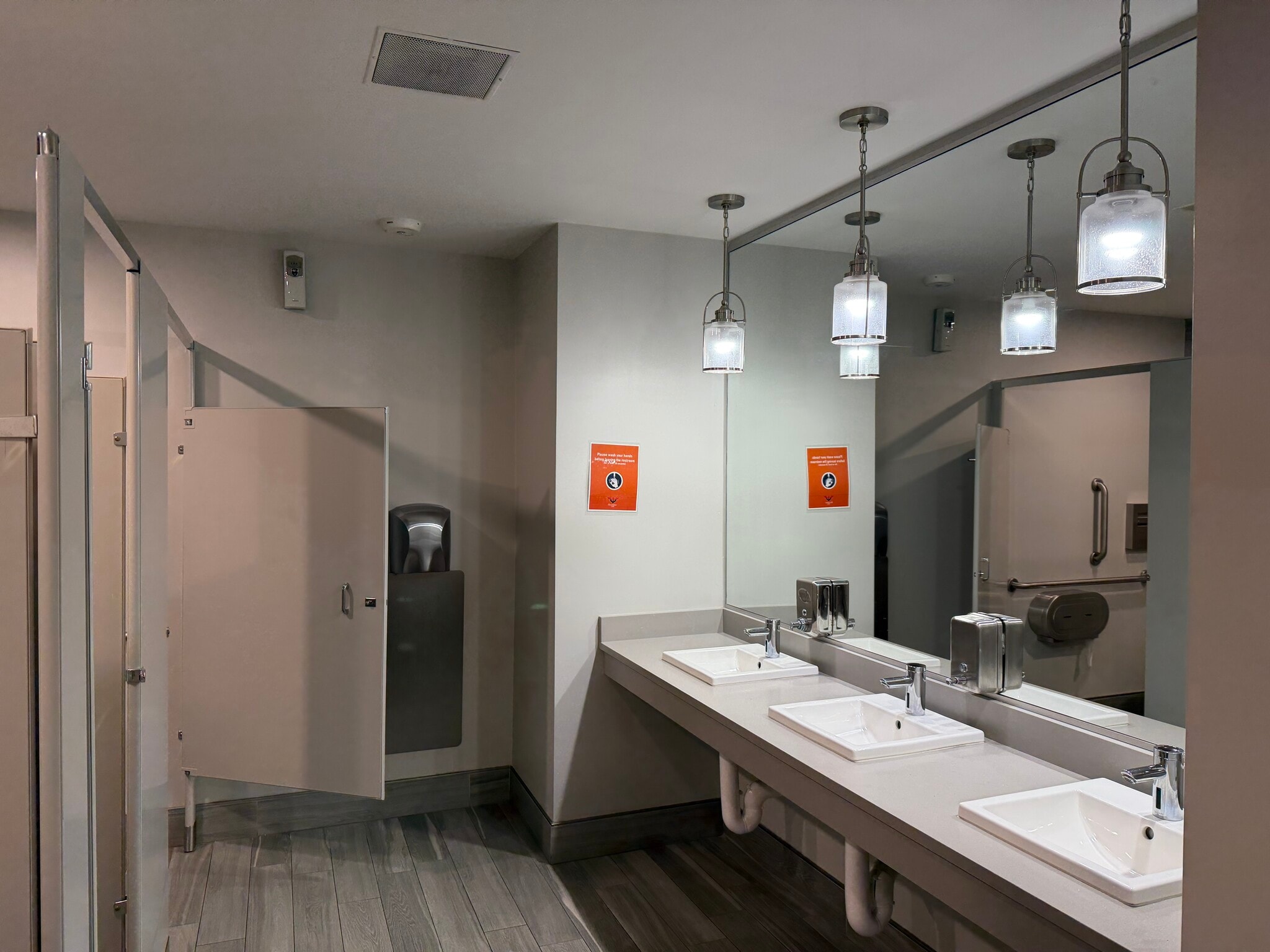 80 Monroe Ave, Memphis, TN for lease Interior Photo- Image 1 of 7
