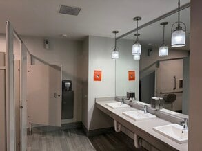 80 Monroe Ave, Memphis, TN for lease Interior Photo- Image 1 of 7