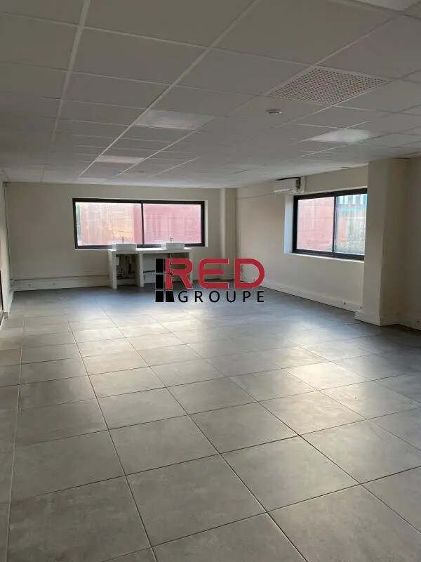 Flex in Aubagne for lease Building Photo- Image 1 of 6