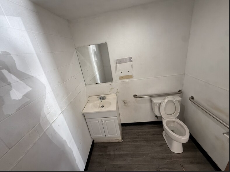 24017 Narbonne Ave, Lomita, CA à louer - Photo du bâtiment - Image 3 de 9