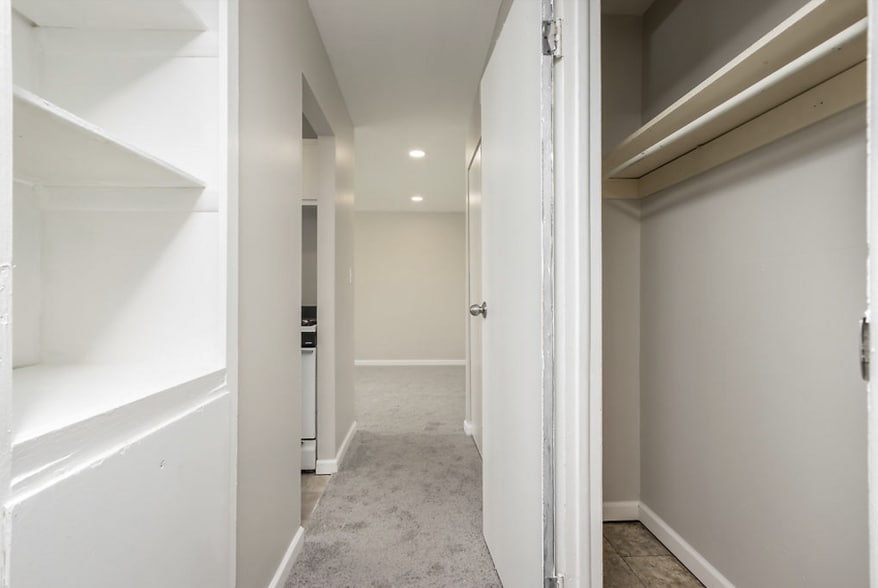 3670 Seabrook Ave, Columbus, OH for sale - Building Photo - Image 3 of 12