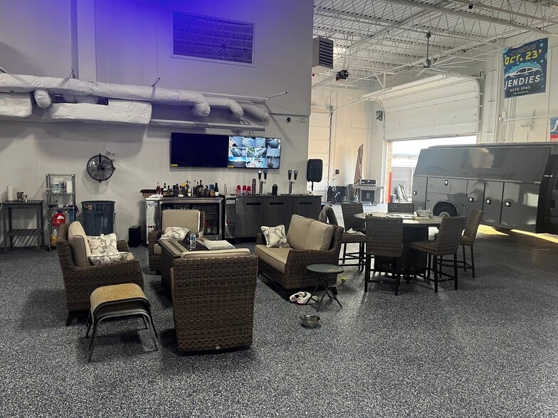 1540 Hannah Ave, Forest Park, IL for sale - Building Photo - Image 2 of 62