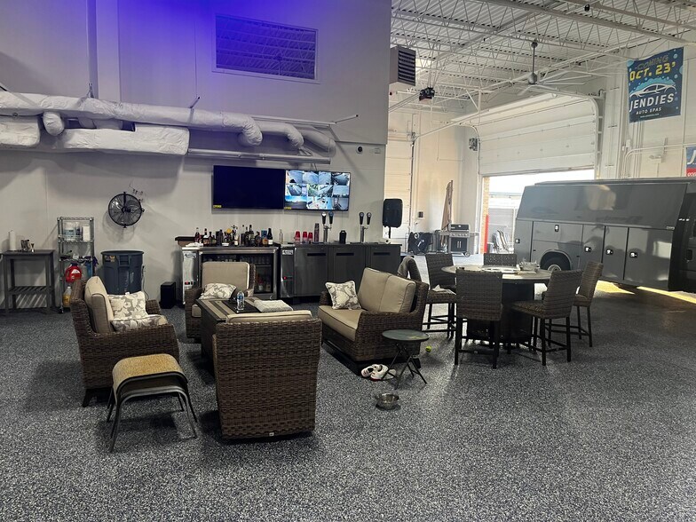 1540 Hannah Ave, Forest Park, IL à vendre - Photo du bâtiment - Image 2 de 62