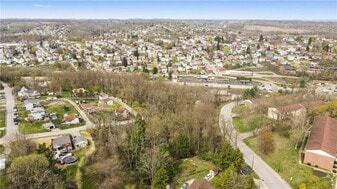 28 Fairwood Dr, Irwin PA - Services immobiliers commerciaux