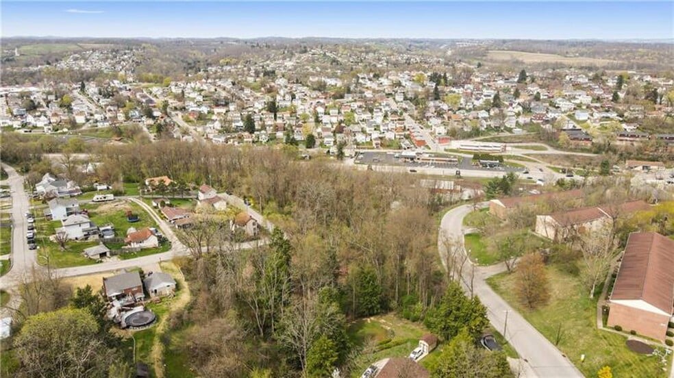28 Fairwood Dr, Irwin, PA à vendre - Photo du bâtiment - Image 1 de 4