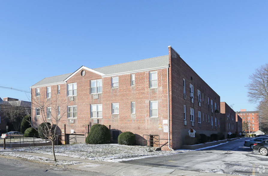 91-99 Grand Ave, Rockville Centre, NY for sale - Building Photo - Image 3 of 9