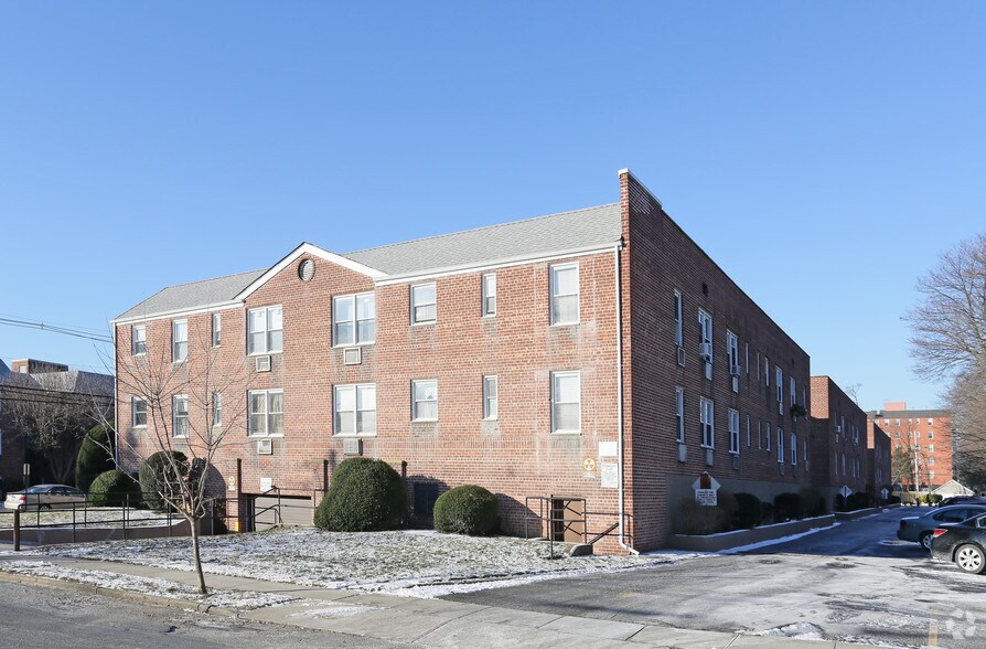91-99 Grand Ave, Rockville Centre, NY à vendre - Photo du bâtiment - Image 3 de 9
