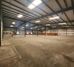 5640 Commerce Blvd E, Mobile, AL for lease Interior Photo- Image 2 of 6