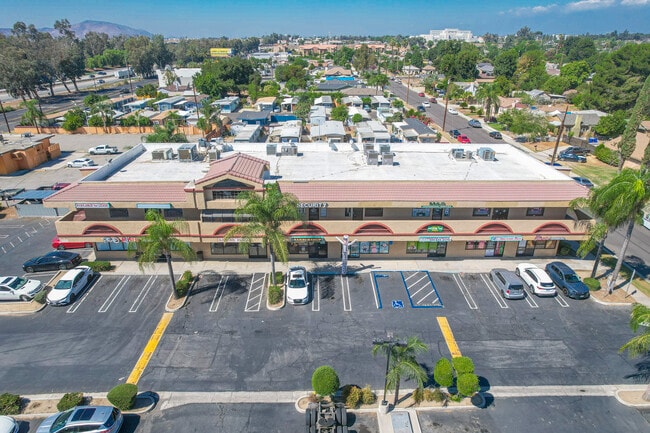 More details for 821-833 W Valley Blvd, Colton, CA - Retail for Sale