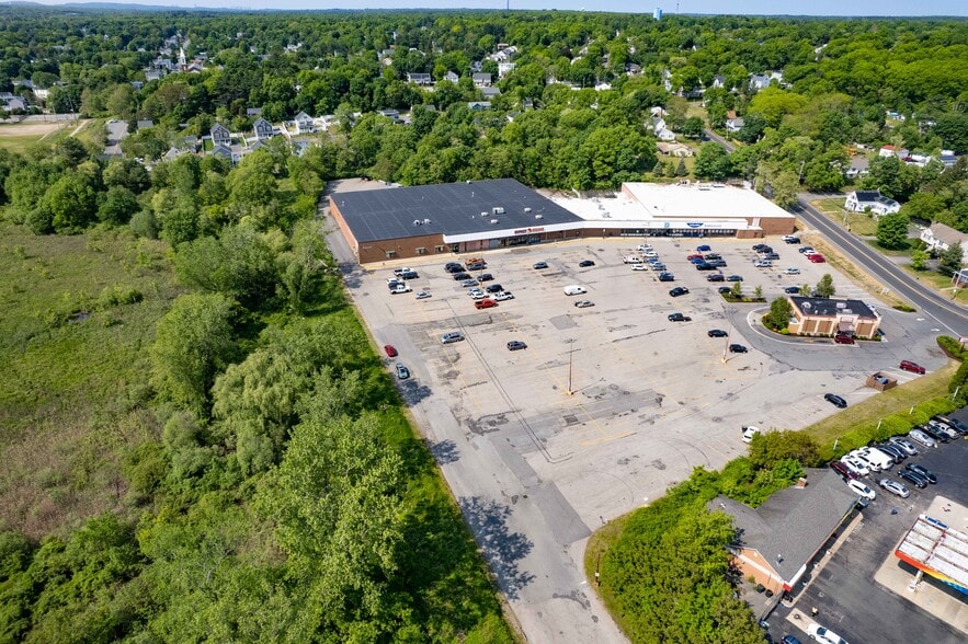 220 E Ashland St, Brockton, MA for lease - Building Photo - Image 3 of 6
