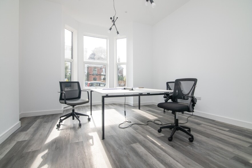 10 Summerfield Road, Wolverhampton for lease - Interior Photo - Image 2 of 10