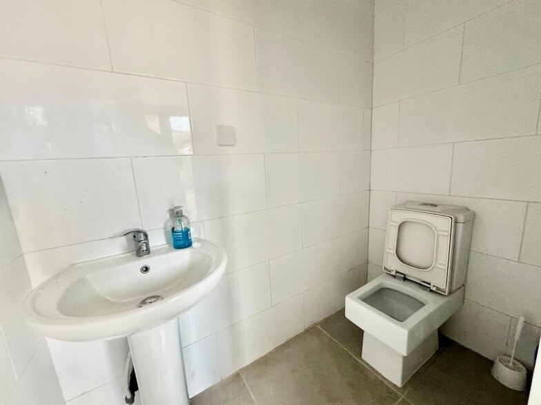 139 High Street North, Dunstable for sale - Interior Photo - Image 1 of 3