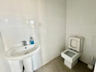 Plus de détails pour 139 High Street North, Dunstable - Commerce de détail à vendre