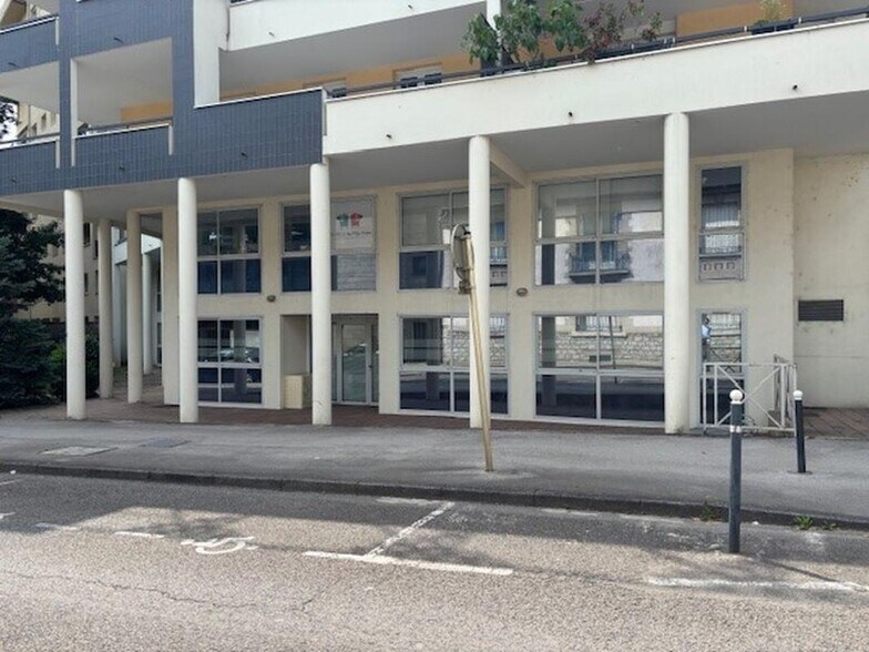 5 Rue Charles Krug, Besançon for sale - Building Photo - Image 2 of 8