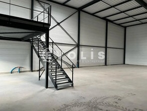 Flex in Saint-Vulbas for lease Interior Photo- Image 2 of 4
