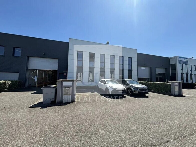 Flex dans Vénissieux à louer - Photo du bâtiment - Image 1 de 12