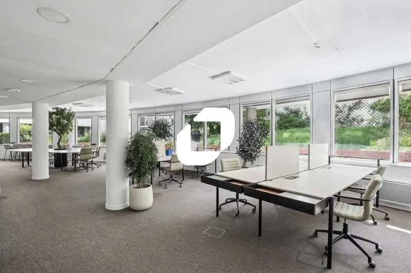 6-6 Rue Laferrière, Paris for lease - Building Photo - Image 3 of 22