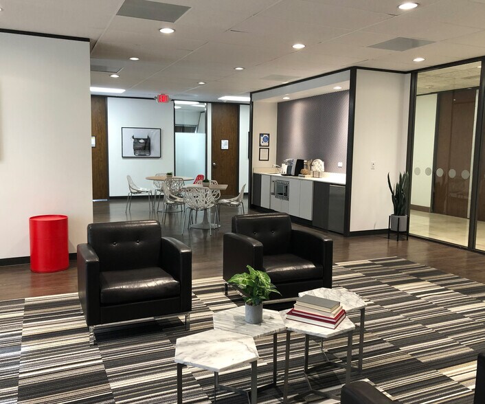 9896 Bissonnet St, Houston, TX à louer - Photo du bâtiment - Image 2 de 5