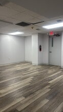 33 SW 2nd Ave, Miami, FL for lease Interior Photo- Image 2 of 2