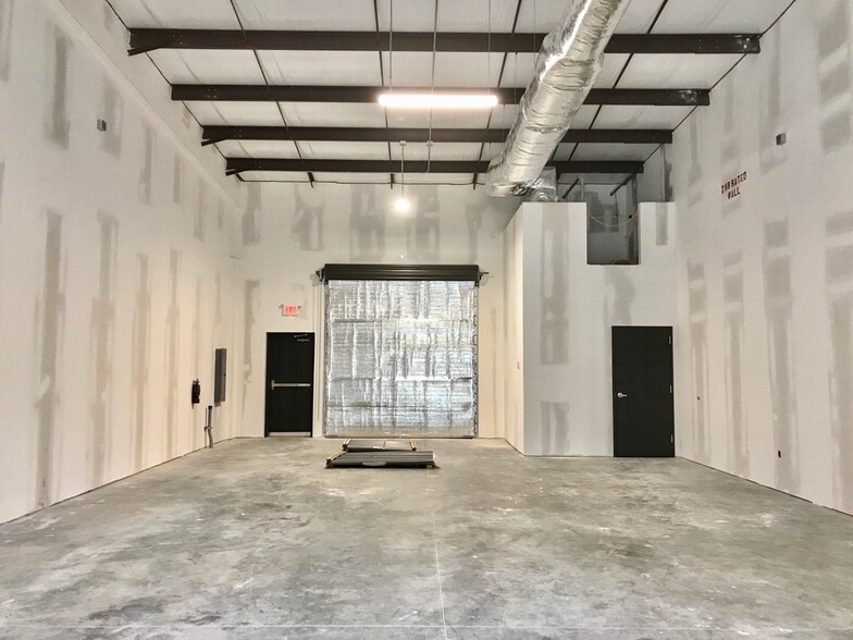 239 Griffin Blvd, Panama City Beach, FL à louer - Photo du bâtiment - Image 2 de 9