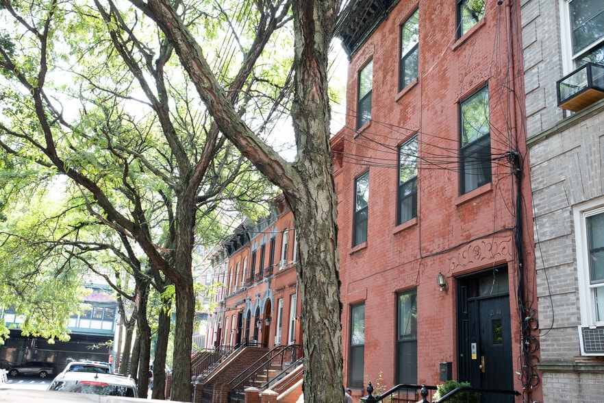 2144 45th Rd, Long Island City, NY for sale - Primary Photo - Image 1 of 16