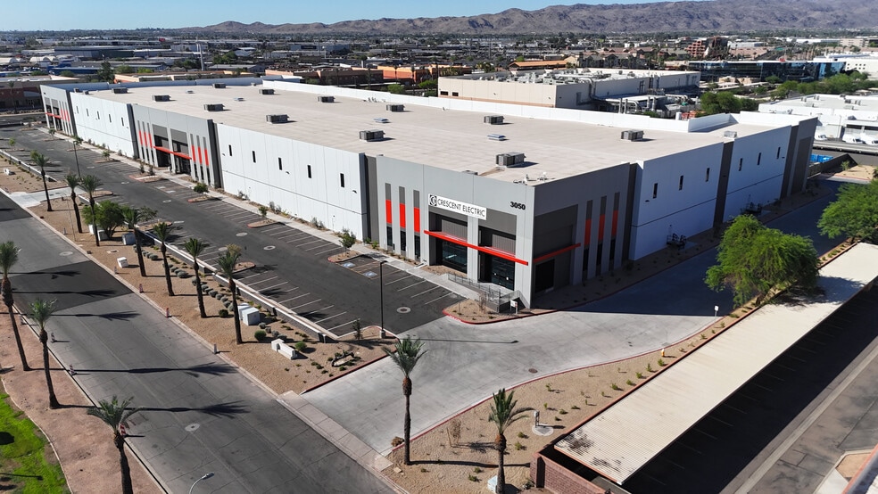 3050 S 35th St, Phoenix, AZ à louer - Photo du bâtiment - Image 2 de 6