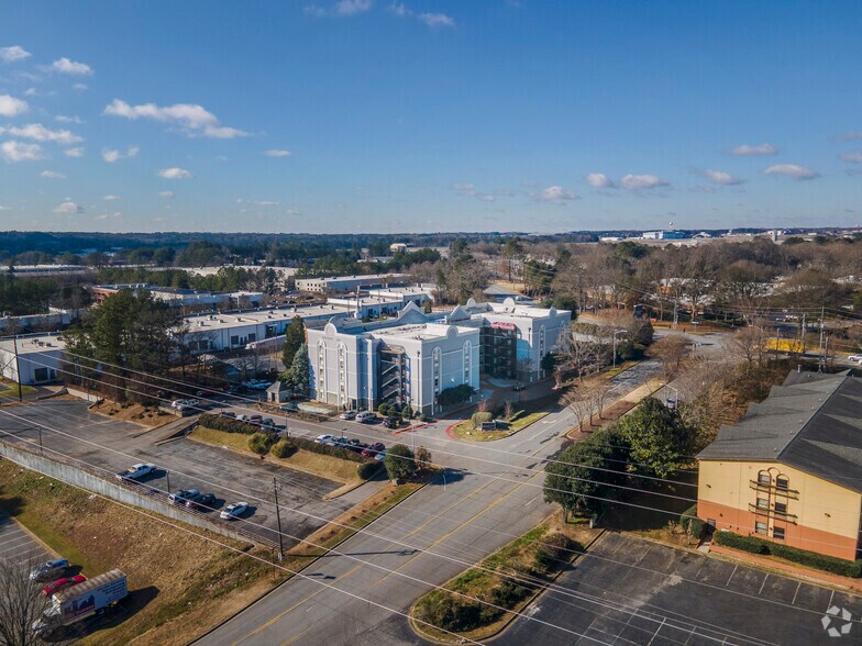 2100 Northwest Pkwy SE, Marietta, GA à vendre - Photo du bâtiment - Image 2 de 5