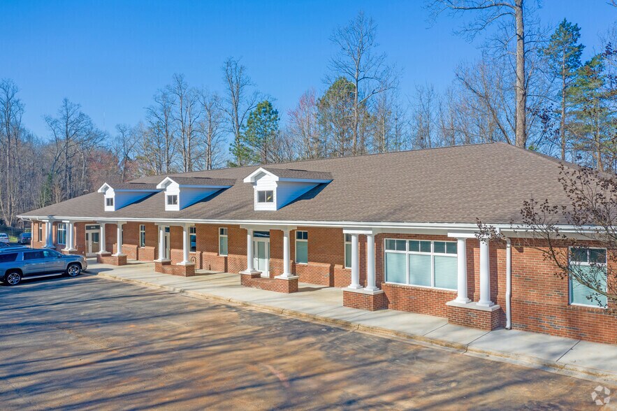 2315 E WT Harris Blvd, Charlotte, NC for lease - Building Photo - Image 3 of 6