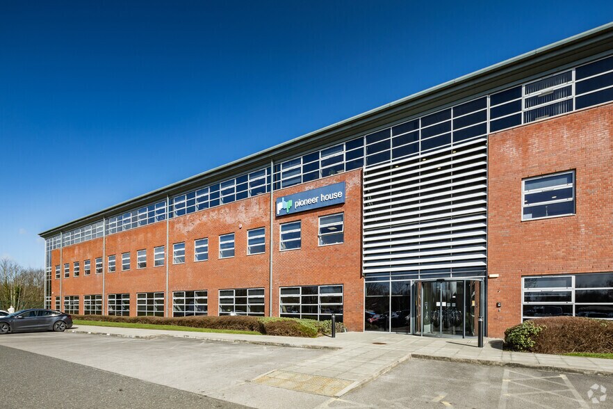 North Rd, Ellesmere Port à louer - Photo du bâtiment - Image 2 de 6