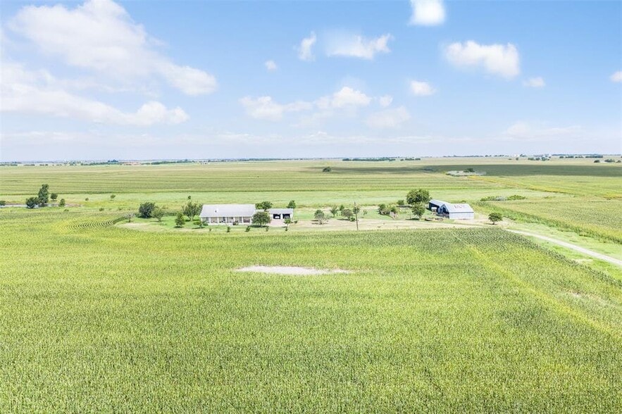 18108 Werchan Ln, Coupland, TX à vendre - Photo du bâtiment - Image 1 de 34