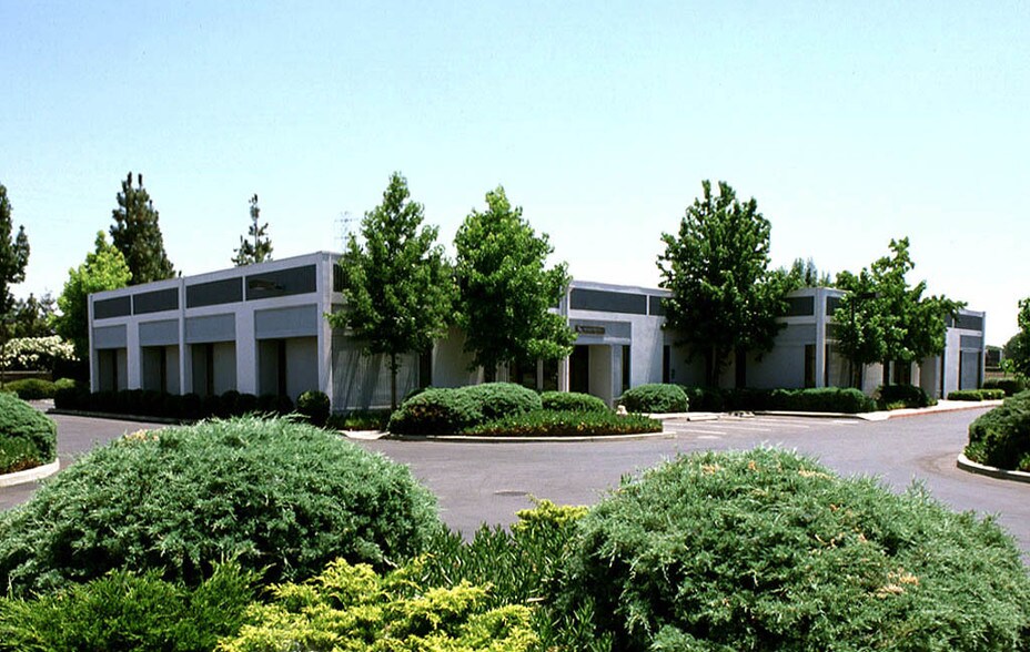 2261 Fortune Dr, San Jose, CA à vendre - Photo du bâtiment - Image 2 de 4